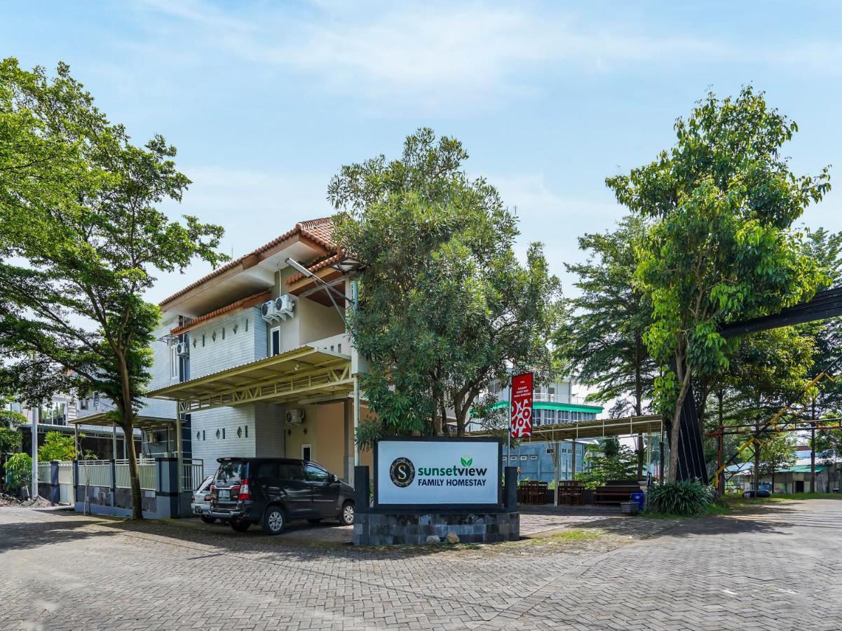 Oyo 90886 Sunset View Homestay Mojokerto Luaran gambar